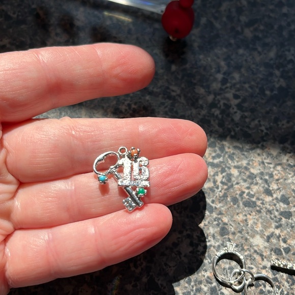 Vintage 16 sterling charm - Picture 1 of 3